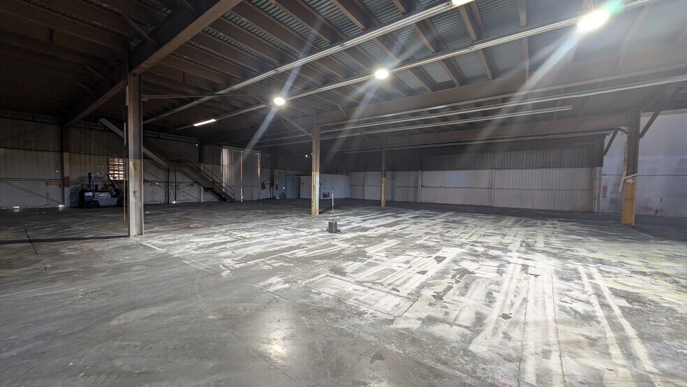 More Photos Of 900-912 E 1st St, Pomona Manufacturing For Lease