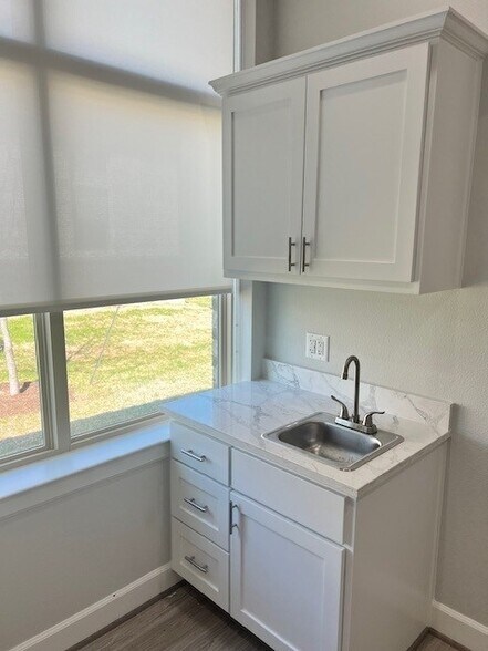 More Photos Of 1215 E Ownsby Pky, Celina Office For Sale