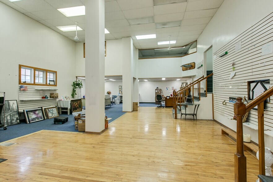 More Photos Of 444 Wacouta St, Saint Paul Showroom For Sale