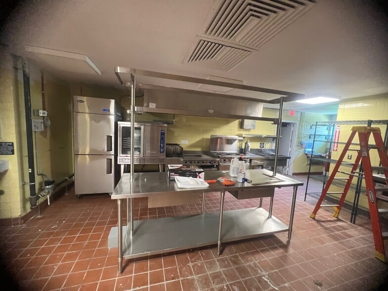 More Photos Of 89 Viets St, New London Office For Sale