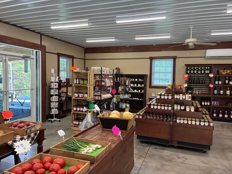 More Photos Of 885 Stonewall Jackson Hwy, Bentonville General Retail For Lease