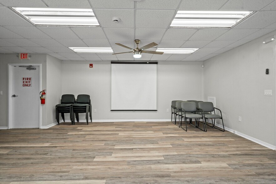 More Photos Of 315 Howell Ave, Brooksville Loft Creative Space For Sale