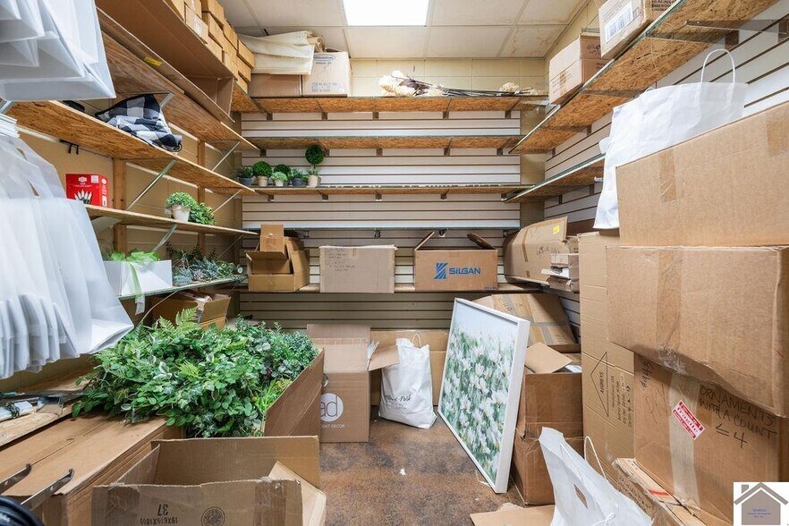 More Photos Of 2200 Broadway, Paducah General Retail For Sale