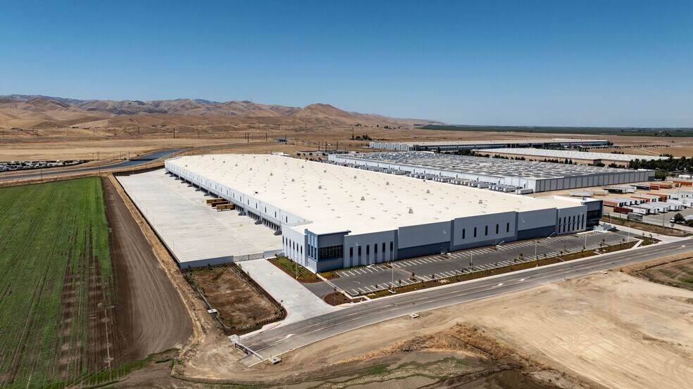 More Photos Of Rogers Rd, Patterson Industrial For Lease