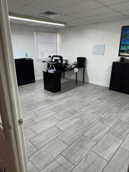 More Photos Of 4868 Victor St, Jacksonville Manufacturing For Sale