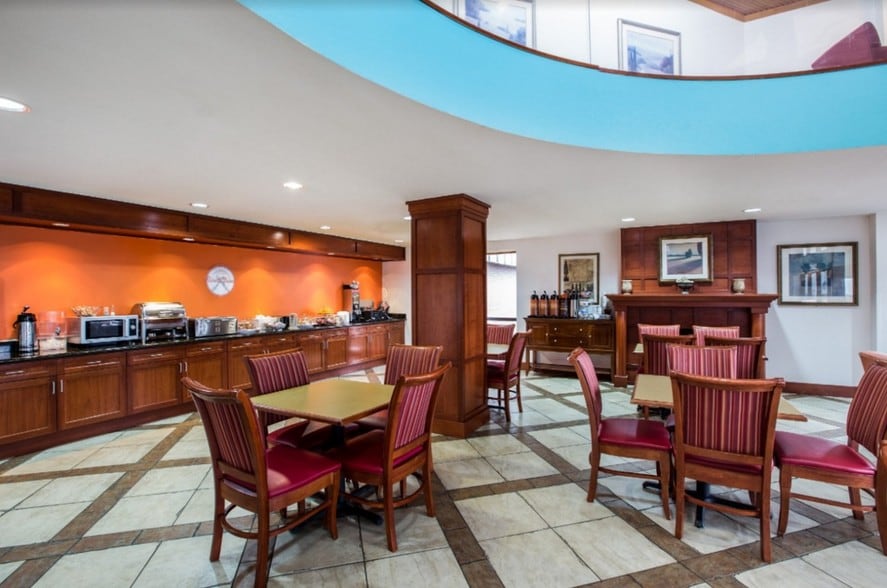 More Photos Of 1101 N Green River Rd, Evansville Hotel For Sale