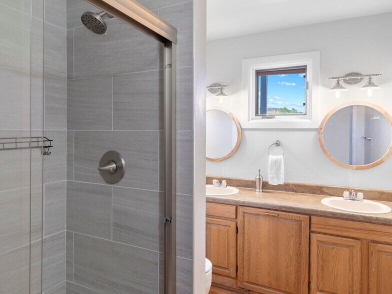 More Photos Of 609 Clinton St, Ridgway Apartments For Sale