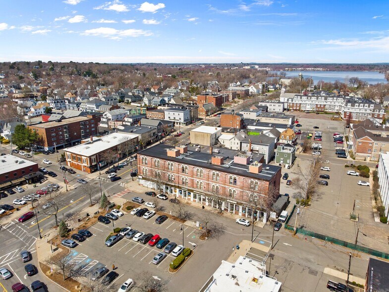 More Photos Of 416 Main St, Wakefield Office For Sale