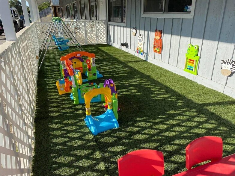 More Photos Of 130 Charter Oak Dr, Canyon Lake Daycare Center For Sale