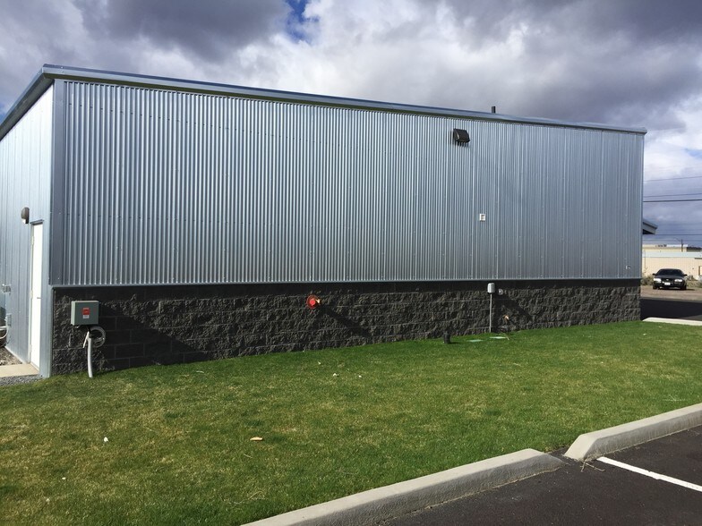 More Photos Of 688 SW Veterans Way, Redmond Warehouse For Lease