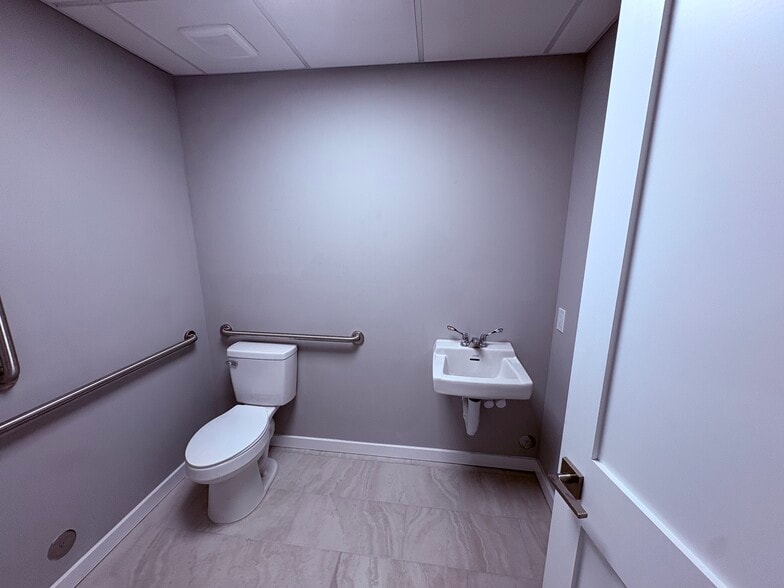 More Photos Of 408 Bethel Rd, Somers Point Office For Sale