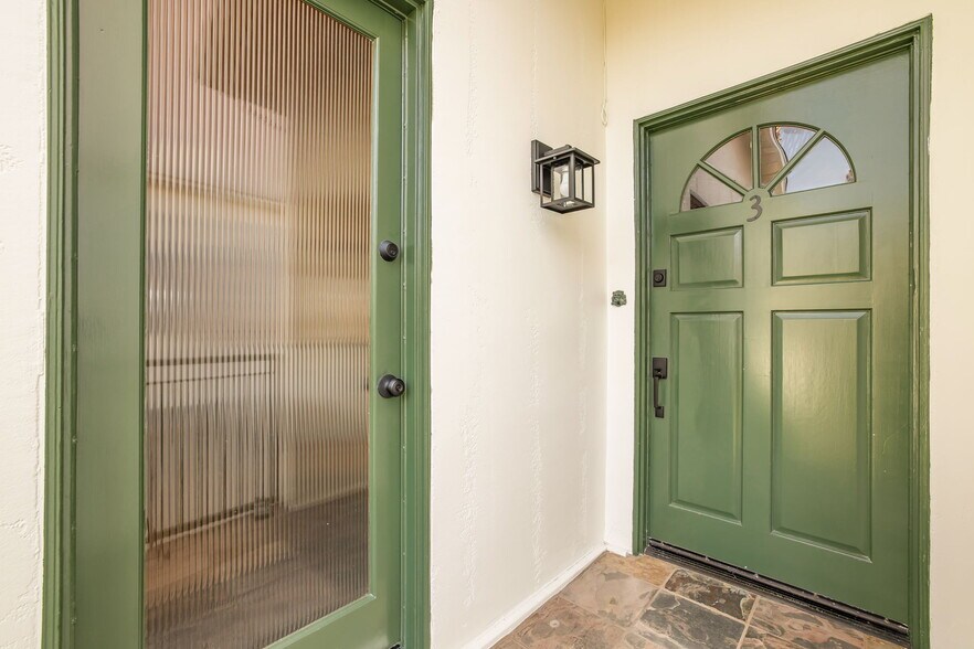 More Photos Of 16 Spinnaker St, Marina Del Rey Multifamily For Sale