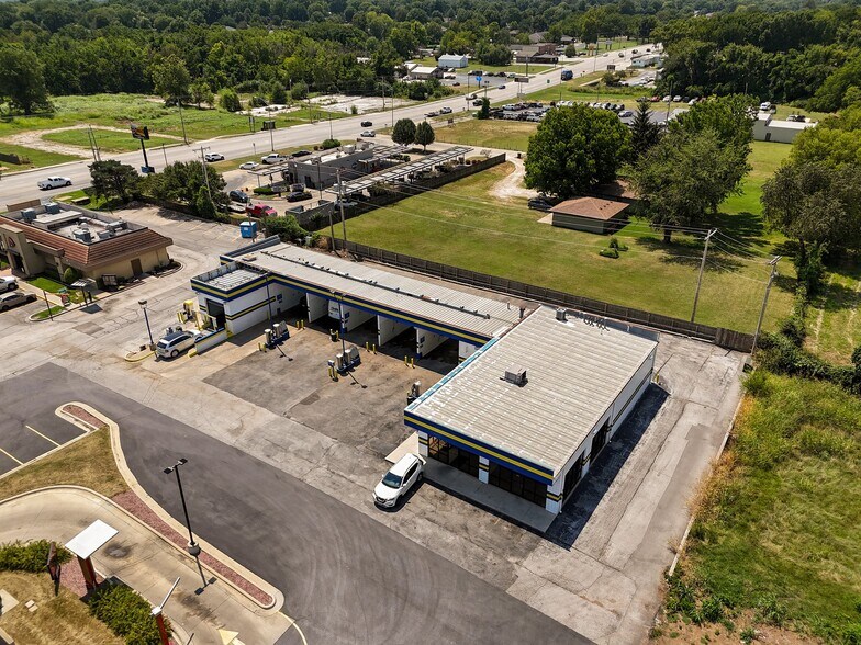 More Photos Of 419 N West Byp, Springfield Carwash For Sale