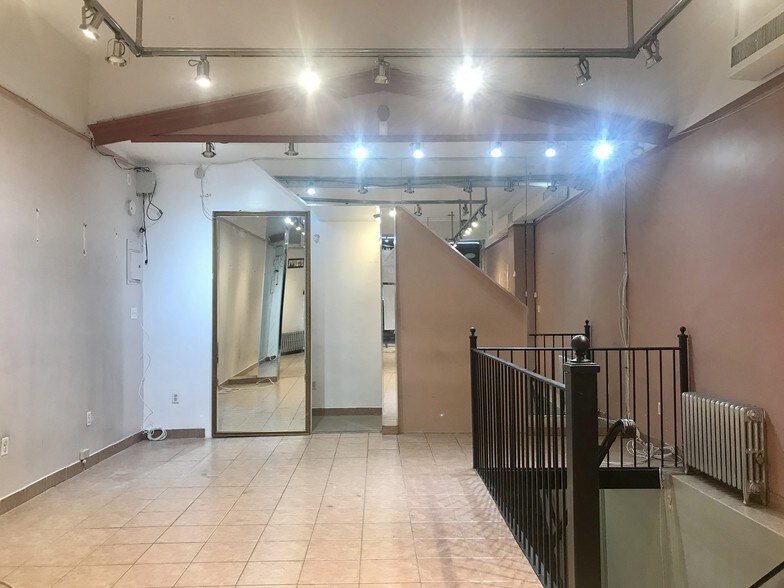 More Photos Of 3189 Steinway St, Astoria Storefront Retail Office For Lease