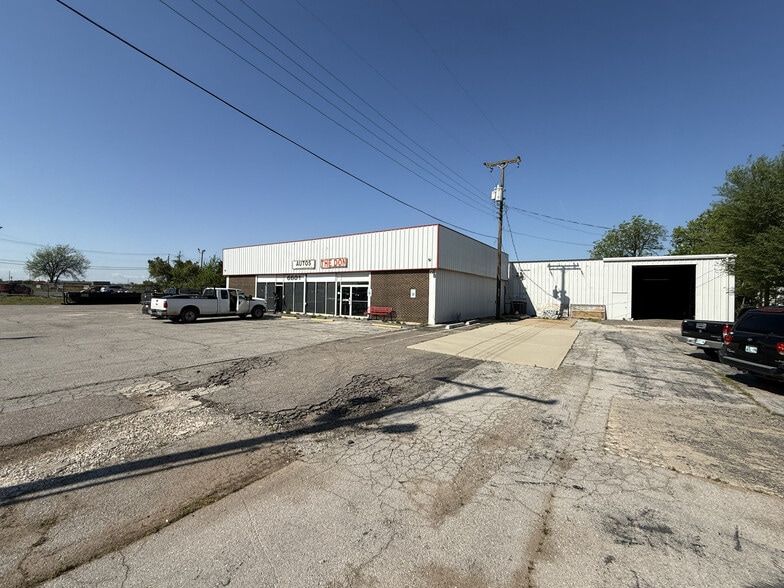 More Photos Of 6601 S Shields Blvd, Oklahoma City Service For Lease