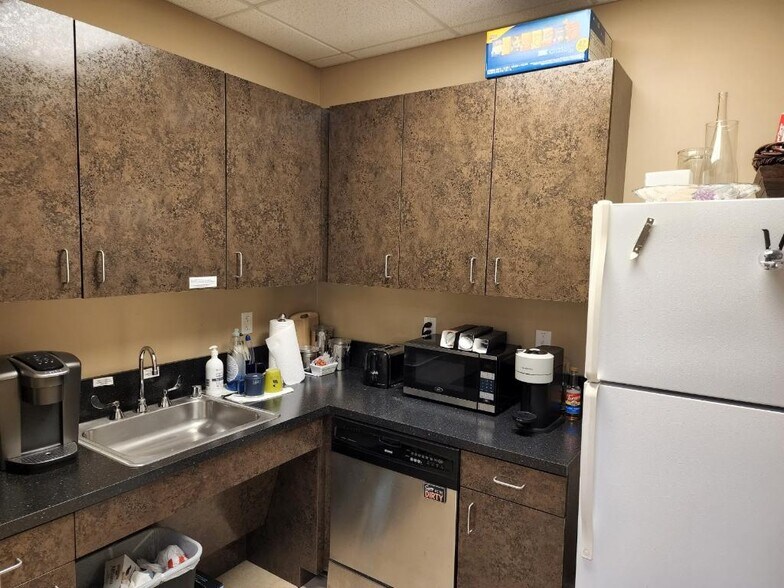 More Photos Of 401 Ranch Road 620 S, Lakeway Medical For Sale