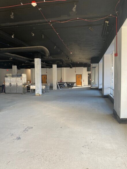 More Photos Of 319 N Wayne St, Piqua Loft Creative Space For Lease