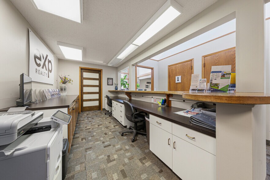 More Photos Of 152 E Pearl St, Owatonna Office For Sale