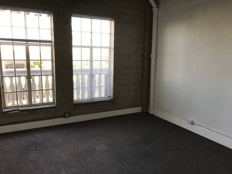 More Photos Of 3911 5th Ave, San Diego Loft Creative Space For Lease