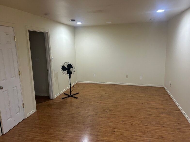 More Photos Of 2401 Schumacher Dr, Mishawaka Warehouse For Sale