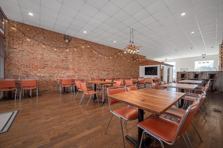 More Photos Of 227-229 N 1st St, Pulaski Restaurant For Sale