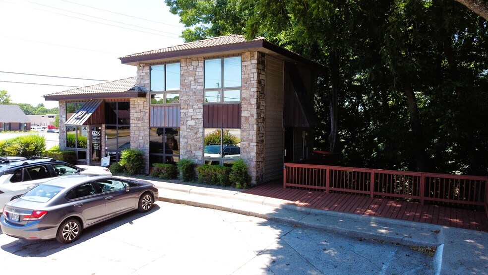 More Photos Of 9 Halsted Cir, Rogers Medical For Lease