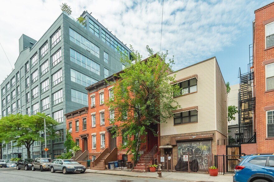 More Photos Of 328 Berry St, Brooklyn Apartments For Sale