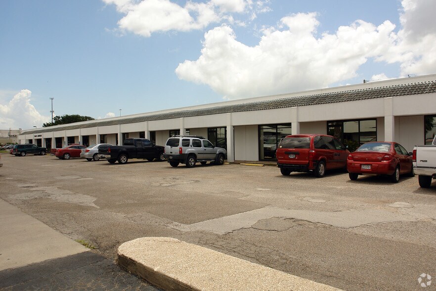 More Photos Of 4639 Corona Dr, Corpus Christi Showroom For Lease