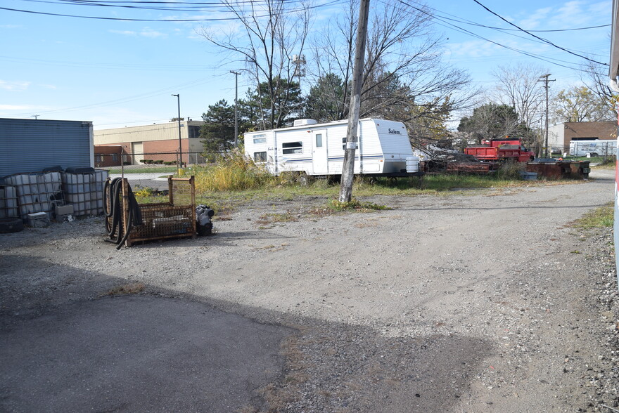 More Photos Of 34091 Groesbeck Hwy, Clinton Township Auto Repair For Sale