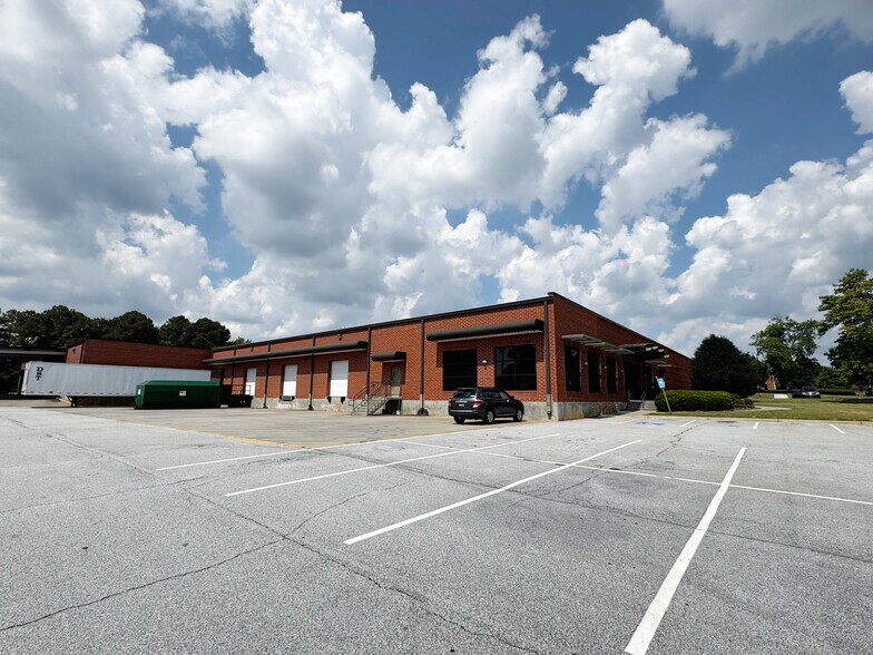 More Photos Of 1548 Stone Ridge Dr, Stone Mountain Warehouse For Lease