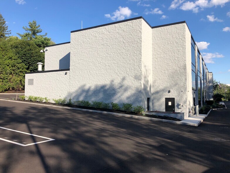 More Photos Of 4 Northeastern Blvd, Salem Office For Lease