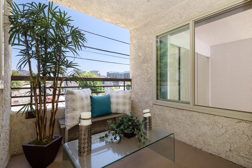 More Photos Of 7230 Franklin Ave, Los Angeles Apartments For Sale