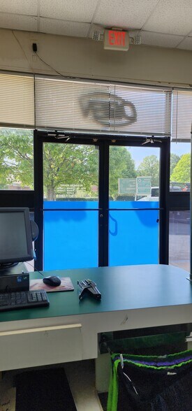 More Photos Of 7110 McGinnis Ferry Rd, Suwanee Service Station For Lease