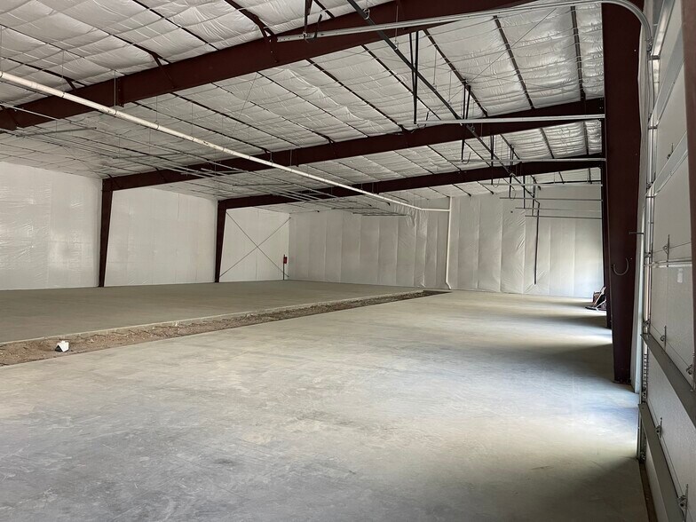 More Photos Of 183 Crossing, Lockhart Unknown For Lease