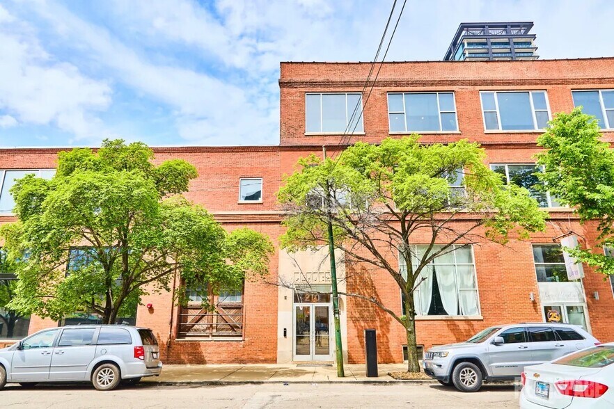 More Photos Of 210 N Racine Ave, Chicago Office For Lease
