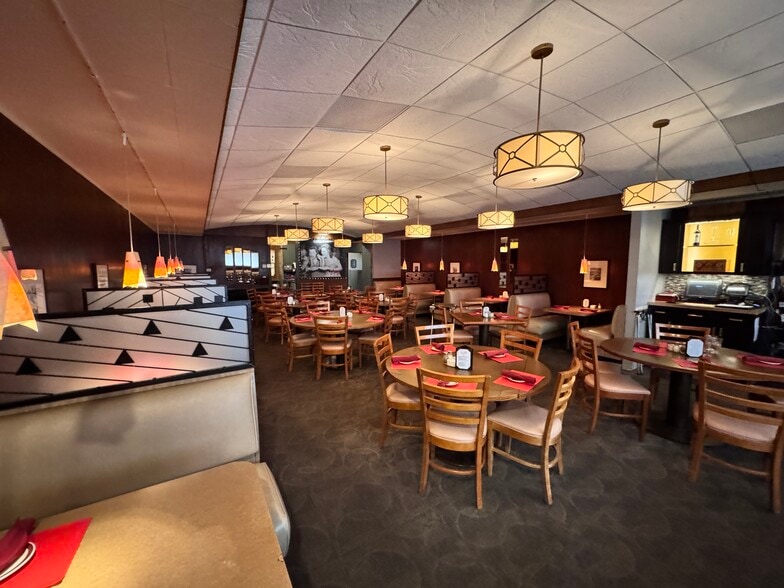 More Photos Of 572 2nd Ave, Troy Restaurant For Sale