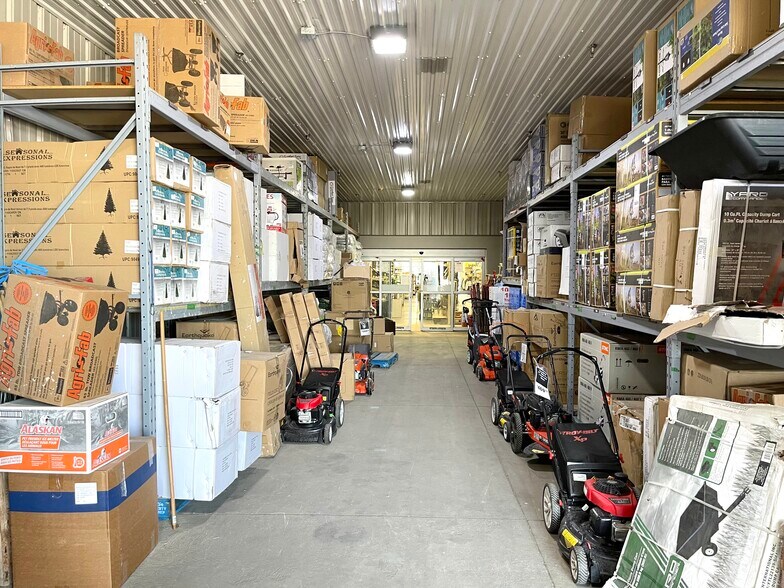 More Photos Of 321 Main St E, Grimsby Freestanding For Lease