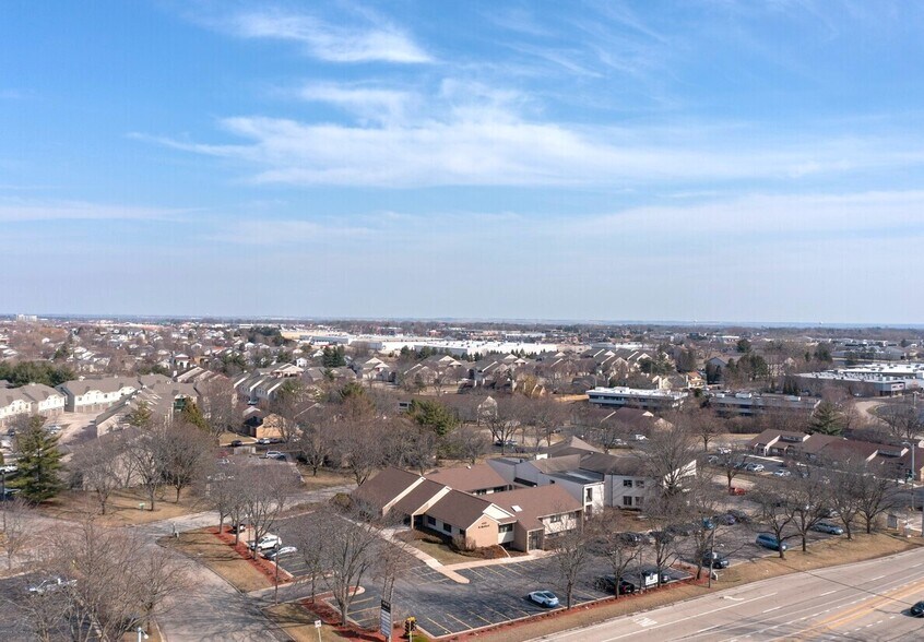 More Photos Of 483 N Mulford St, Rockford Office For Sale