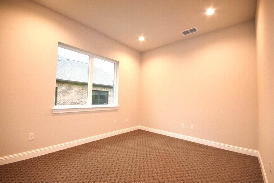More Photos Of 2601 Little Elm Parkway, Little Elm Office For Sale