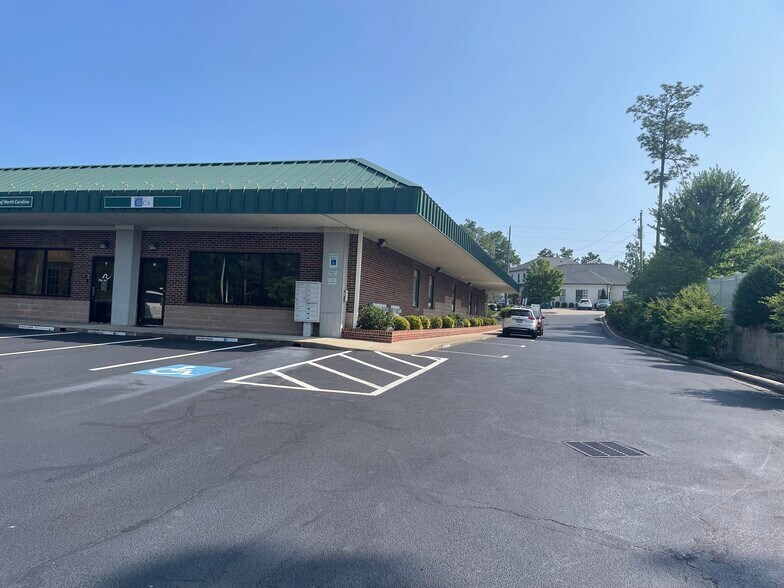 More Photos Of 340 Commerce Ave, Southern Pines Medical For Lease
