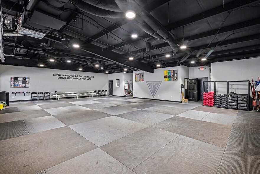 More Photos Of 2504 Hospitality Ln, Columbia Storefront For Lease