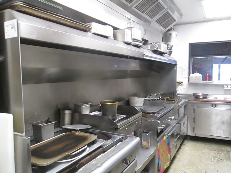 More Photos Of 117 N E St, Lakeview Specialty For Sale