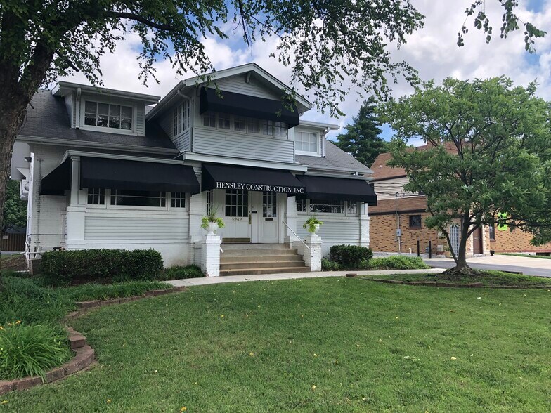 More Photos Of 8949 Manchester Rd, Brentwood Freestanding For Lease