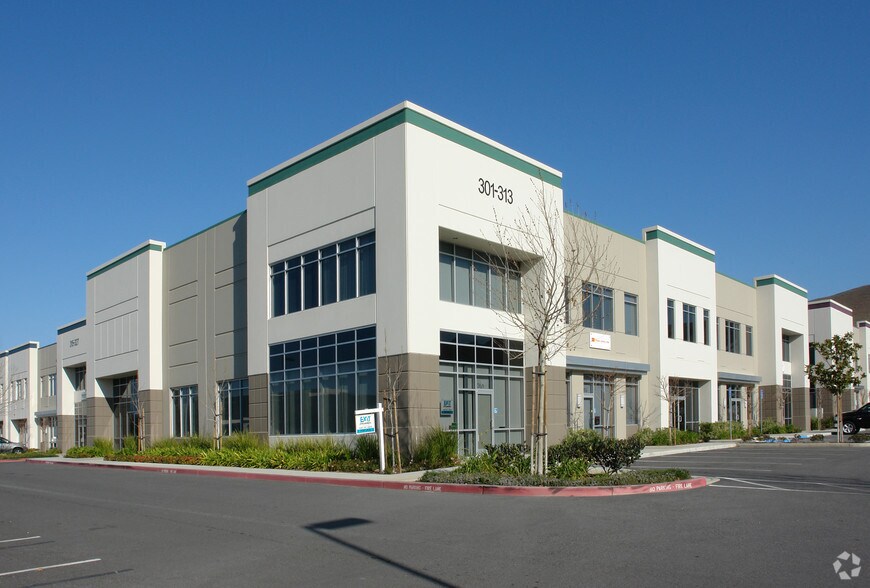 More Photos Of 301-313 Piercy Rd, San Jose Flex For Lease