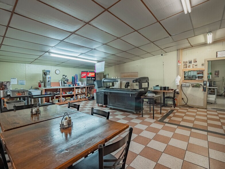 More Photos Of 424 N Texas St, De Leon Restaurant For Sale