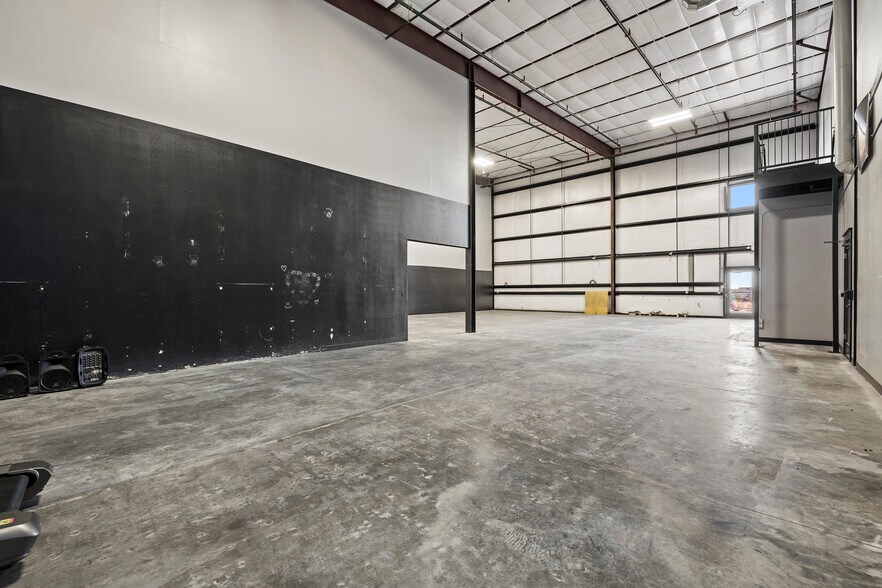 More Photos Of 4487 Bents Dr, Windsor Light Manufacturing For Lease