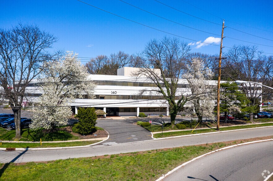 More Photos Of 140 Route 17 N, Paramus Office For Lease