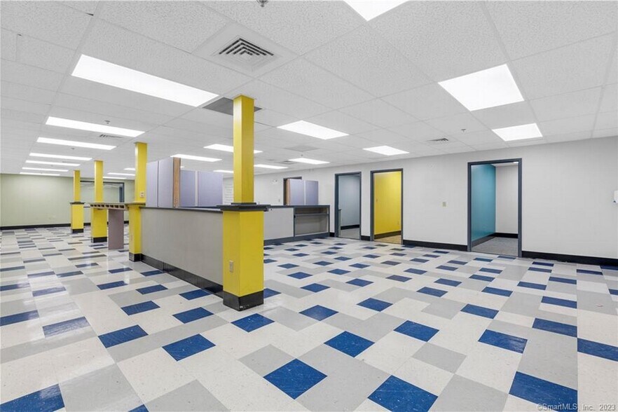 More Photos Of 192 Westbrook Rd, Essex Office For Sale