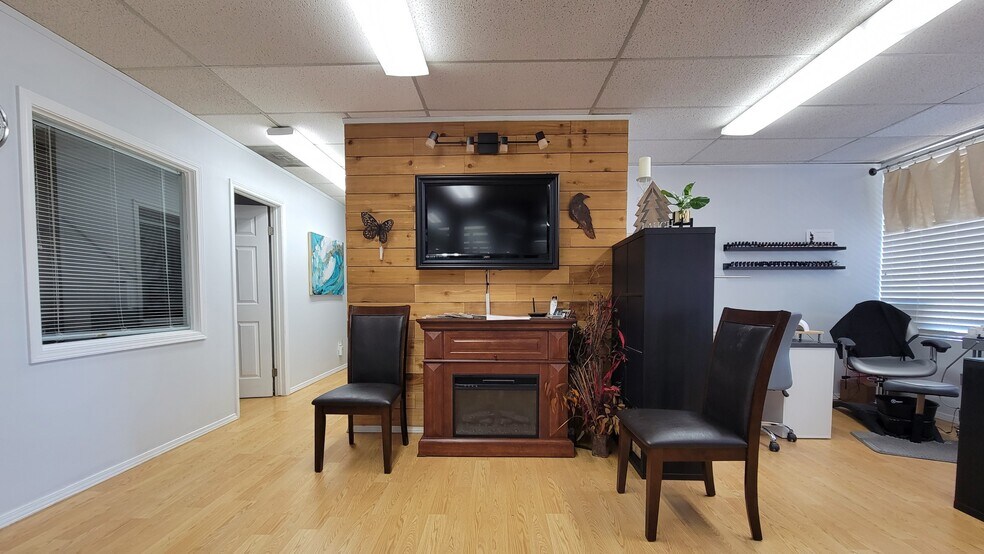 More Photos Of 717 Vandercook Way, Longview General Retail For Sale