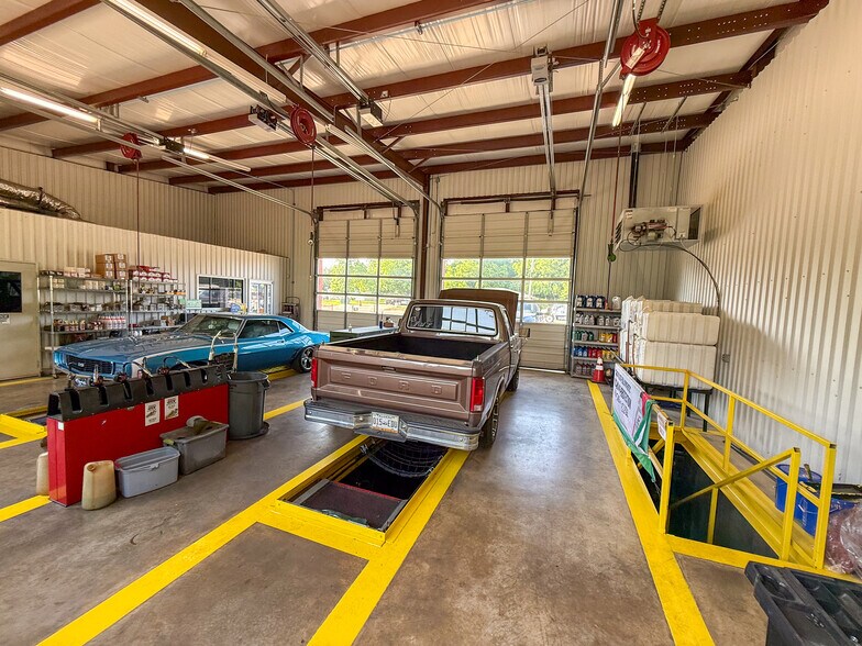 More Photos Of 304 E Wilson St, Valliant Office For Sale